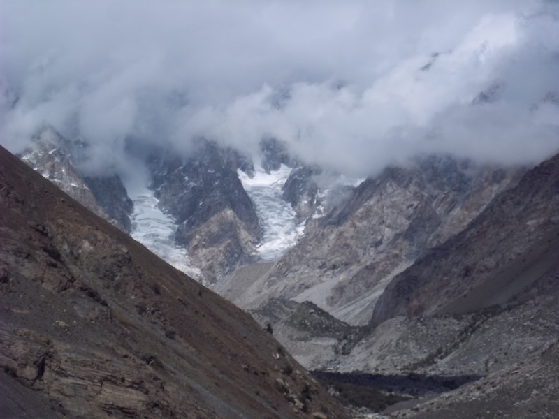 A distant view of the Barum glacier 