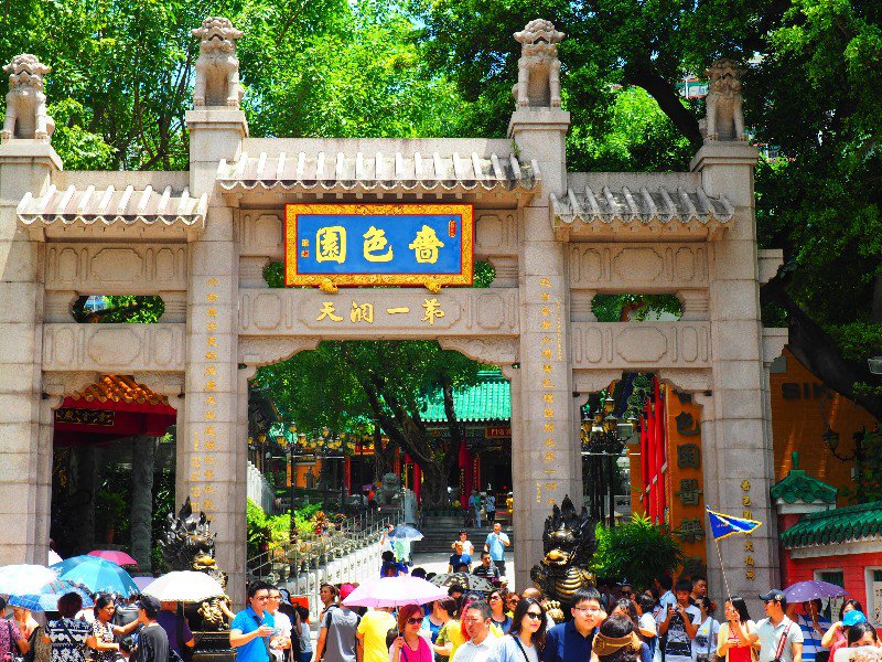 Entrance to Wong Tai Sin Temple