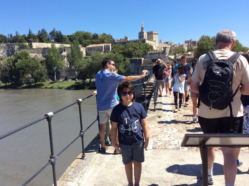 On Avignon bridge