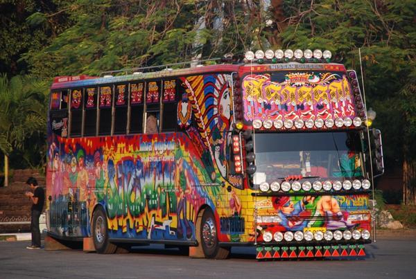 Tourist Bus a la thailandaise