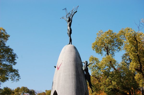 Sadako Sasaki Statue Photo