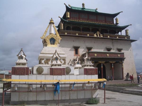 Gandantegchenlen Khiid monastery