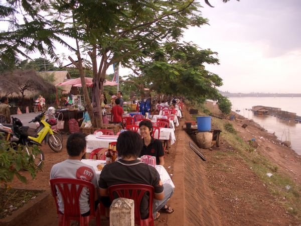 SUNSET RESTAURANTS BY THE MEKONG AT PAKXE