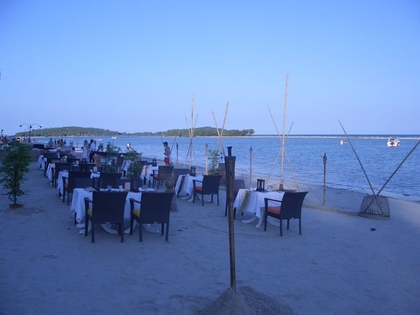 TYPICAL NORTH CHAWENG BEACH RESTAURANT