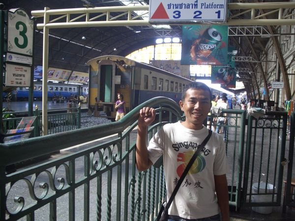 WAITING FOR THE TRAIN AT HUALAMPHONG STATION, BANGKOK 
