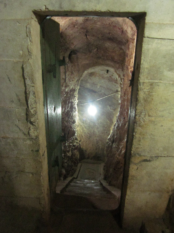 Gang in die Tiefe - Schutz-Bunker-Cave