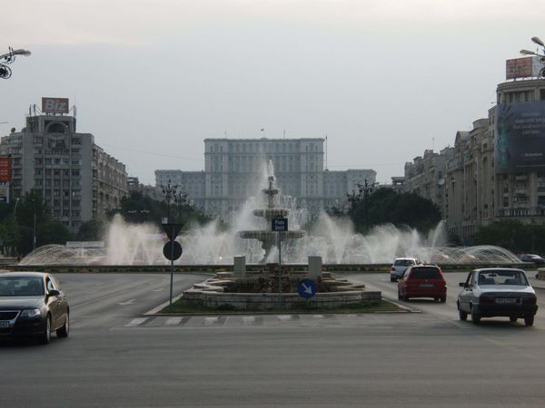 Le parlement du Bucharest encore