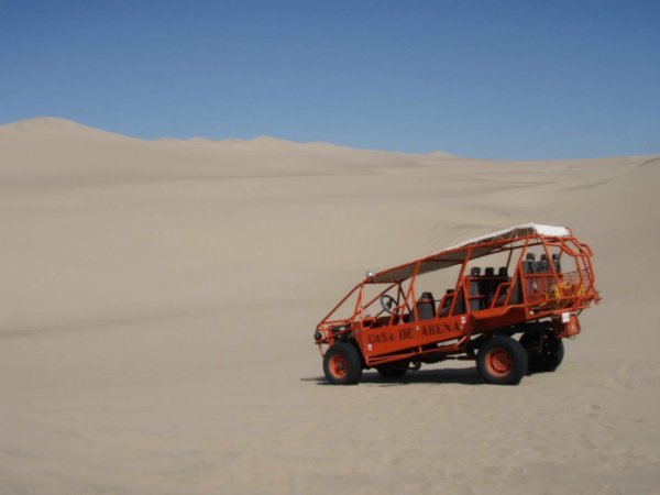Notre jeep dans les dunes