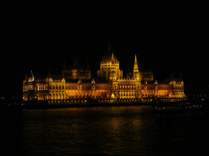 Parlament Budapesta noaptea