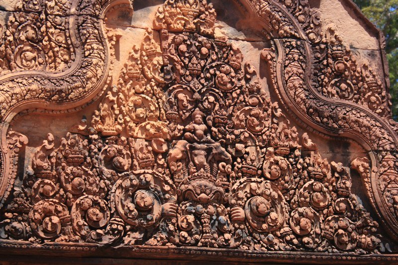 Banteay Srei - detailed carving