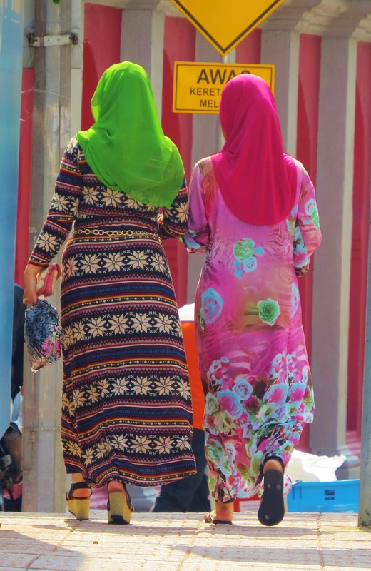 2 Malay women out shopping