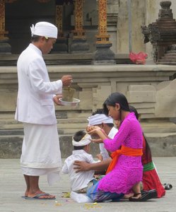 A family ready to worship at a temple