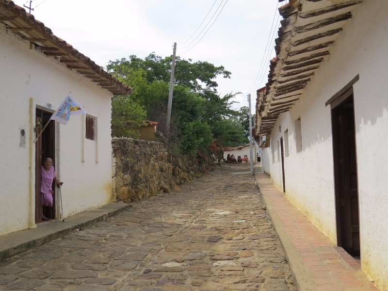 White washed walls, cobblestone streets