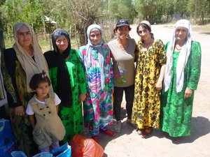 زنان تاجیکی با لباس های قدیمی مشتاق عکس با من 