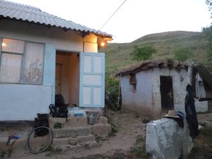 دعوت به خانه ای روستایی برای اقامت شب و مهمانوازی تاجیکی ها 