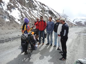 مردان تاجیکی نوک قله و تشویق ما 