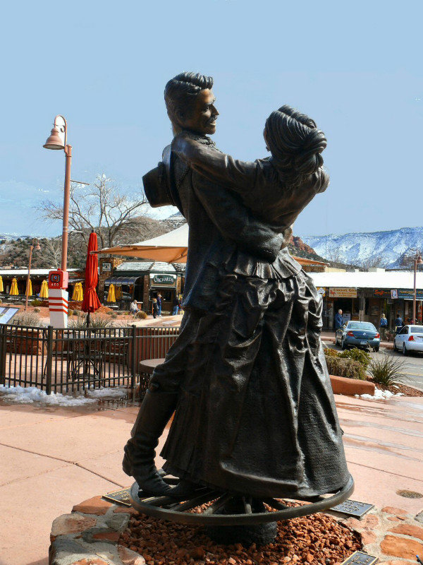 This dancing couple sculpture reminds me of 'Gone With the Wind'.