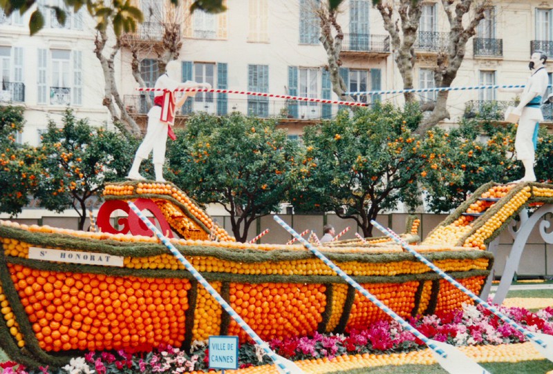 rowboat sponsored by Cannes