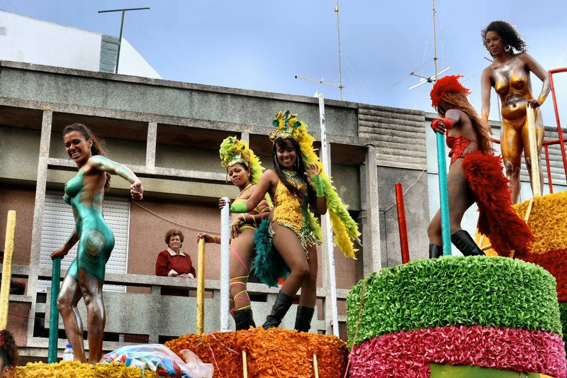 the dancing girls float -- from Brazil, I believe