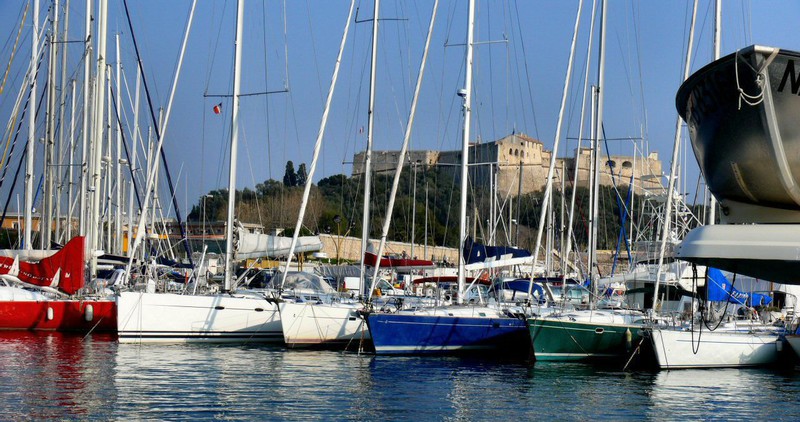 pleasure sailboats of the merely rich, with Fort in the background