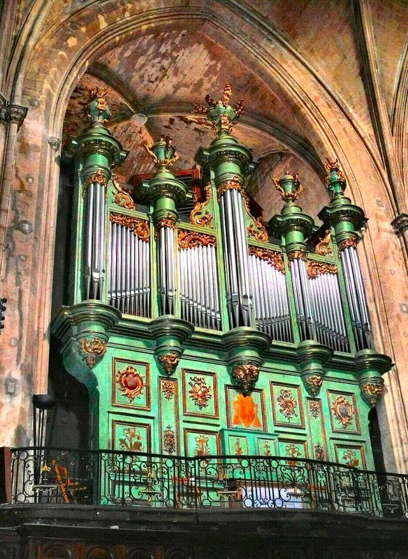 some of the organ's pipes