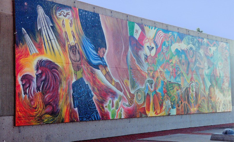 Native American and Mexican influences are very obvious in outdoor art.