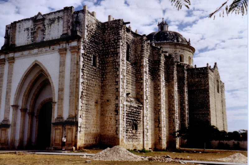 This huge rural church on the way to Uxmal is now virtually abandoned.