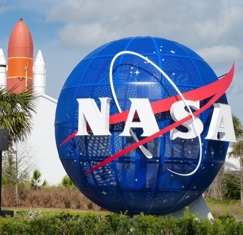 The KSC’s contents belong to NASA, but since 1995 it is a tourist attraction managed by the Delaware North company.