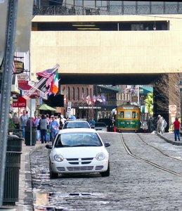 This free trolley makes four stops along River Street, then reverses.