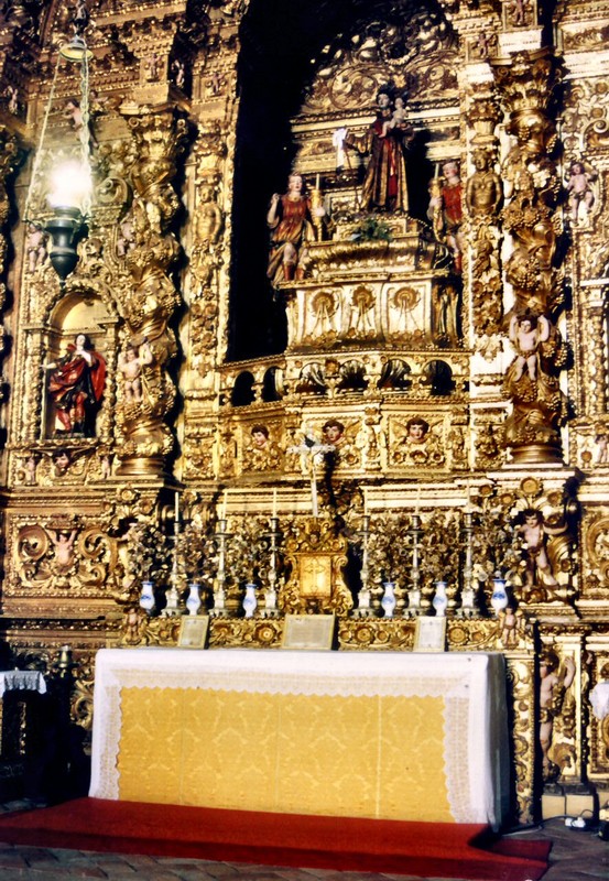 altar and retable in Santo Antonio chapel