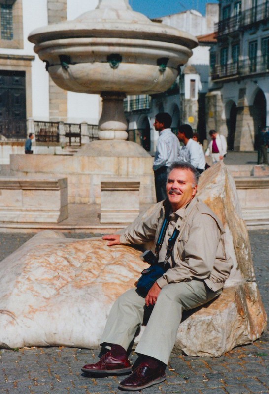 relaxing by the renaiissance-era fountain in Giraldo Square