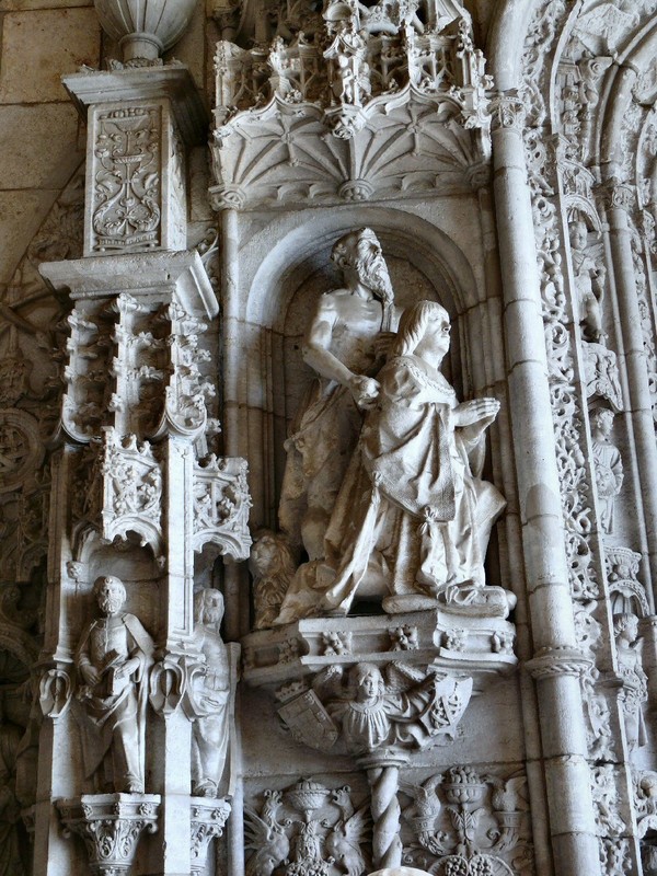 St Jerome stands behind the kneeling King Manuel at the chapel door.