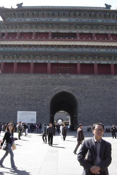 Tianamen Gate  (?the east gate) 