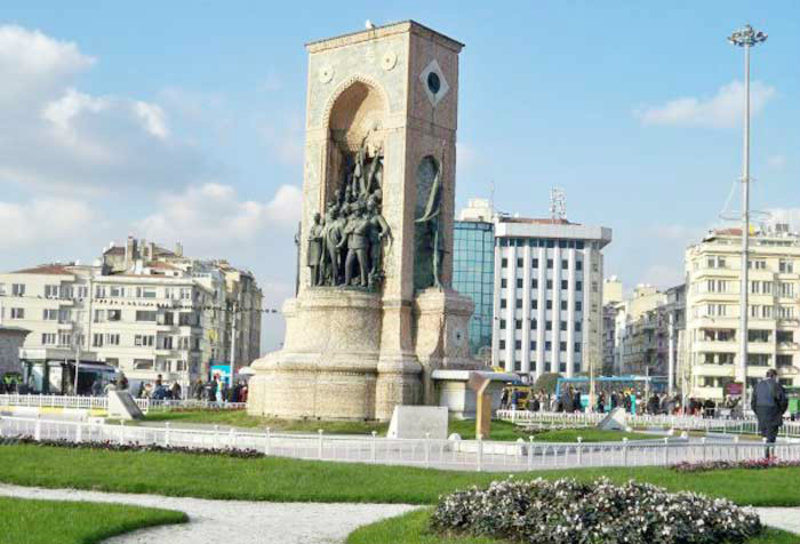 Monument de la République, Place Taksim