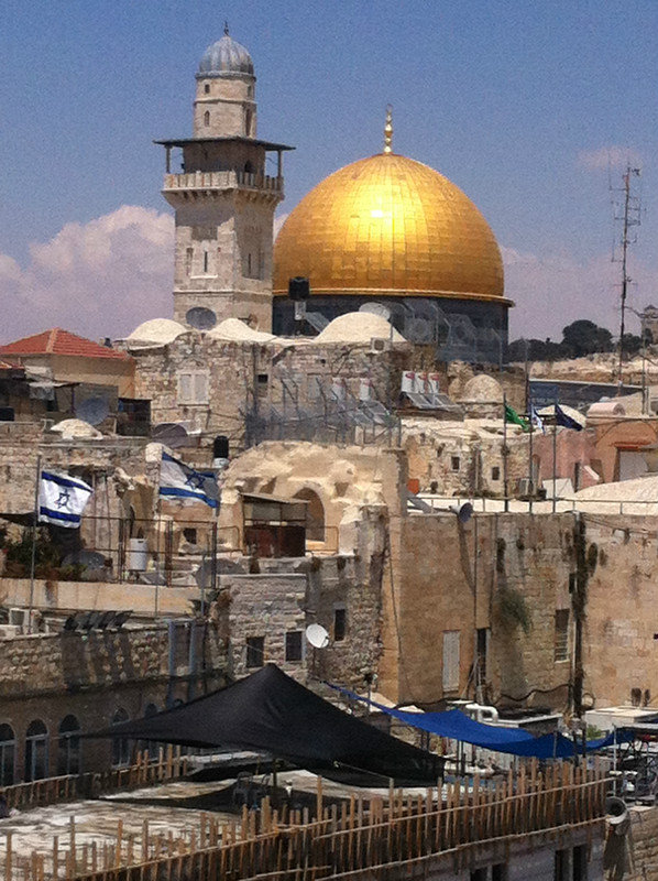 Dôme du Rocher derrière le minaret d'Al-Aqsa