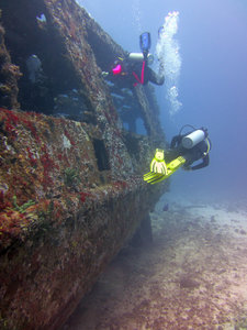 Neil and Kate exploring the battleship wreck - Isla Mujeres