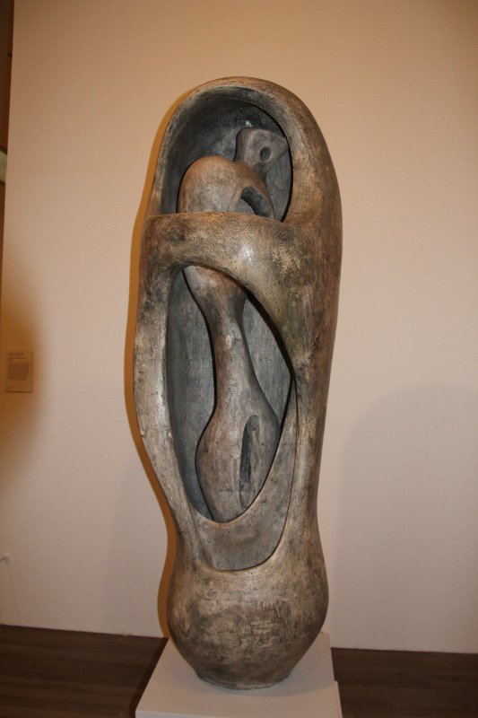 Henry Moore, Upright External/Internal Form