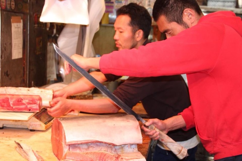 Now that's a knife! Tsukiji Fish Market