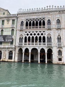 Water is on the rise in Venice!