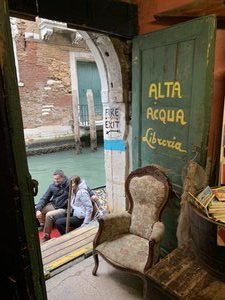 Alta Acqua Liberia - The High Water Bookstore - I guess so!