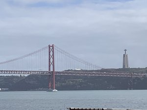 Ponte 25 de Abril - a Golden Gate look a like? Statue du Christ Roi in the background