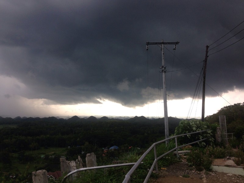 Storm at chocolate hills :s