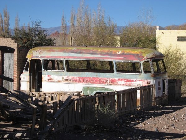 Bus, downtown Barreal