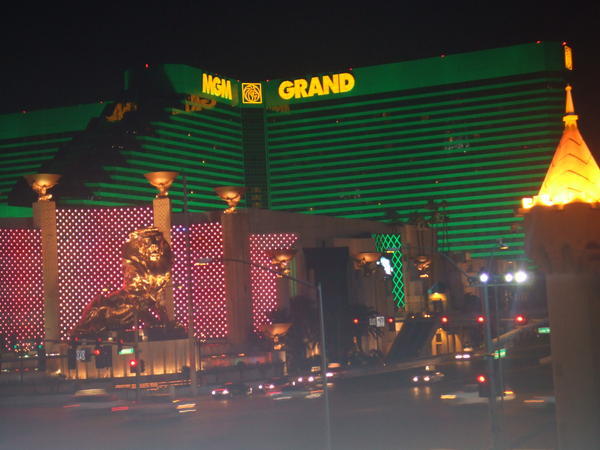 Another shot of the MGM Grand.... how very....errmmmm....GREEN!