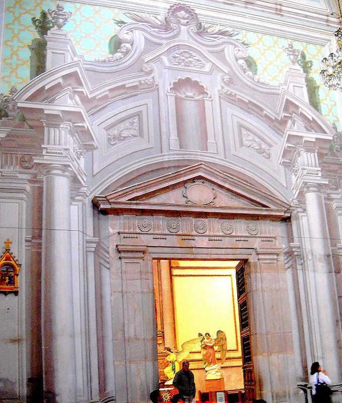 Entrance into a side chapel