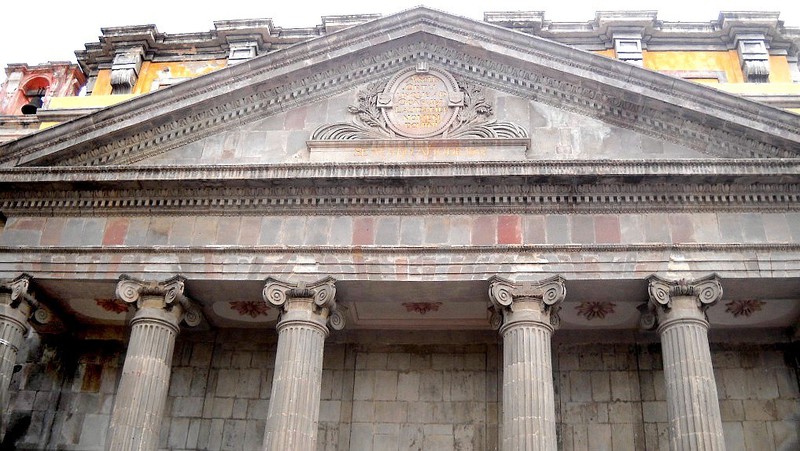 The impressive façade resembles the Parthenon in Athens.