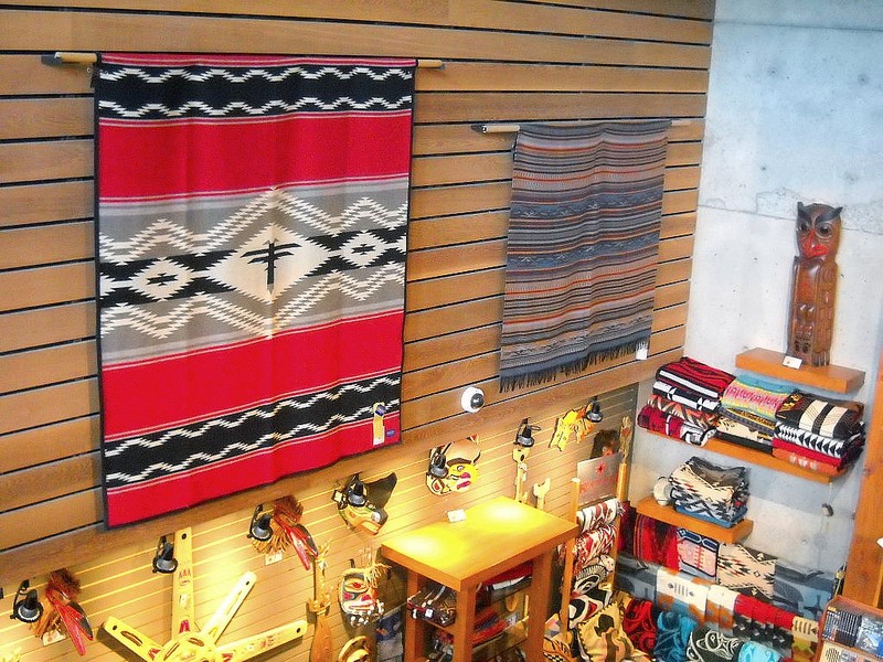 Blankets, wall hangings & other textiles