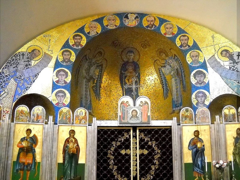 dg - Iconostasis at the main altar