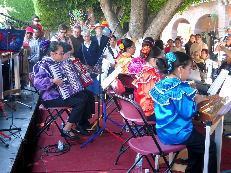 Frequent Sunday concerts in Plaza de Armas