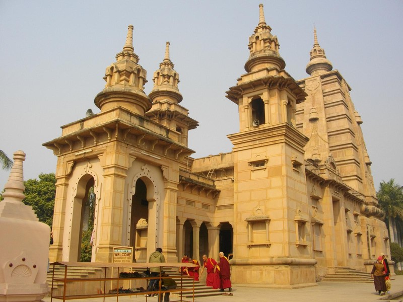 A_Buddhist_temple_at_Sarnath